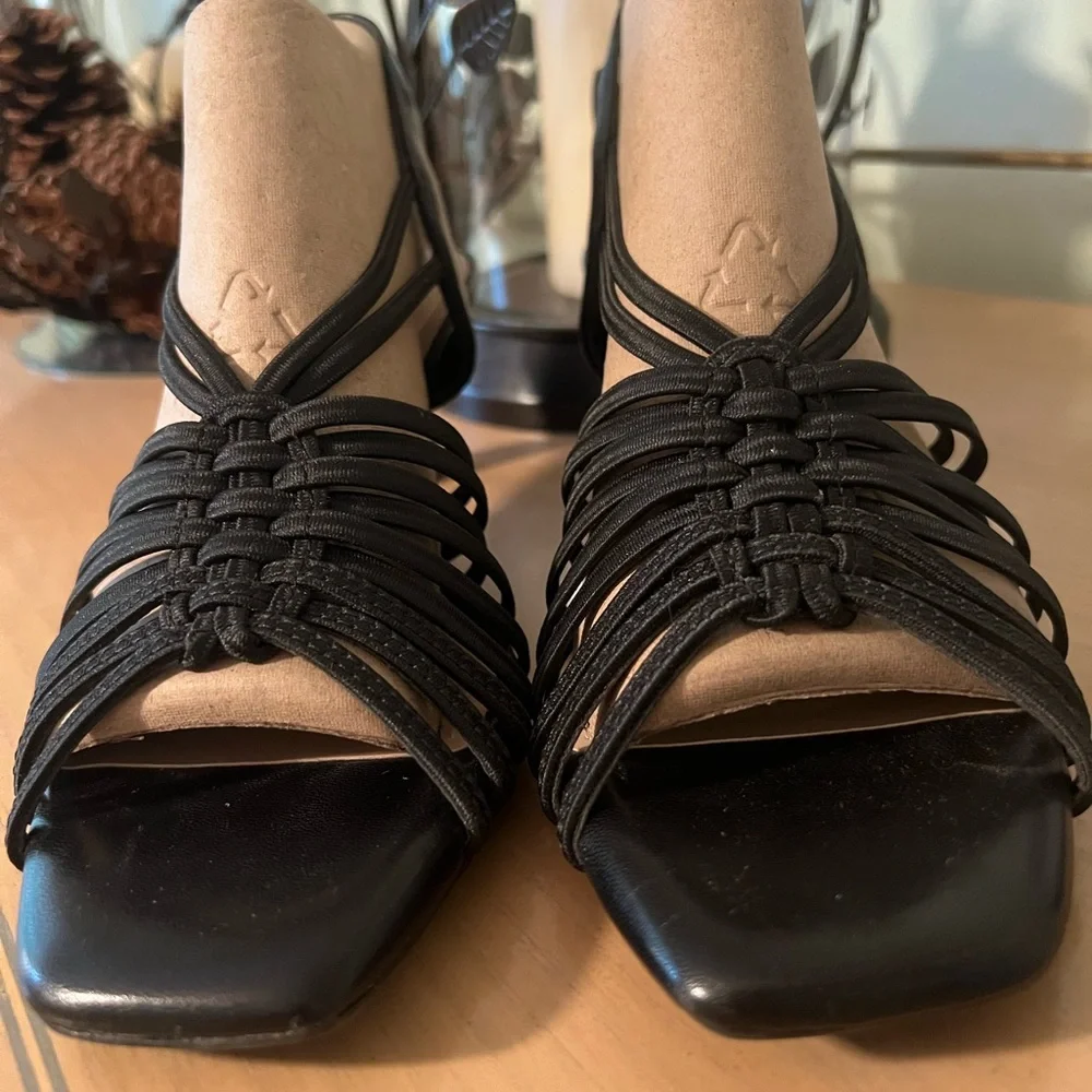 MPO.  Black Slingback Princess Heels no buckles! 9M. New w/o tags. Versatile - Picture 9 of 12